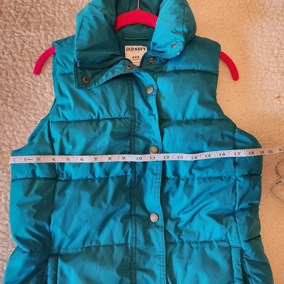 Old Navy puffer vest, size Medium Tall - Picture 3 of 9